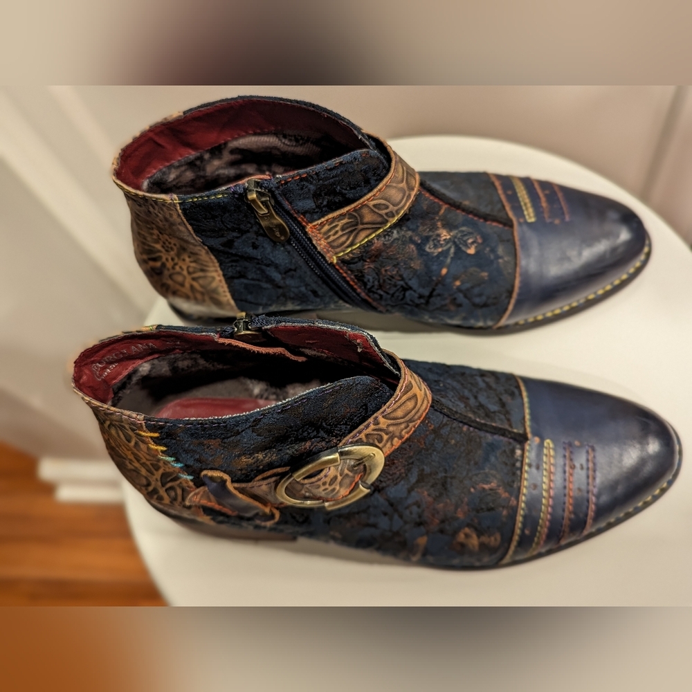 Elegant Women's Ankle Boots in Blue and Brown - Picture 5 of 9